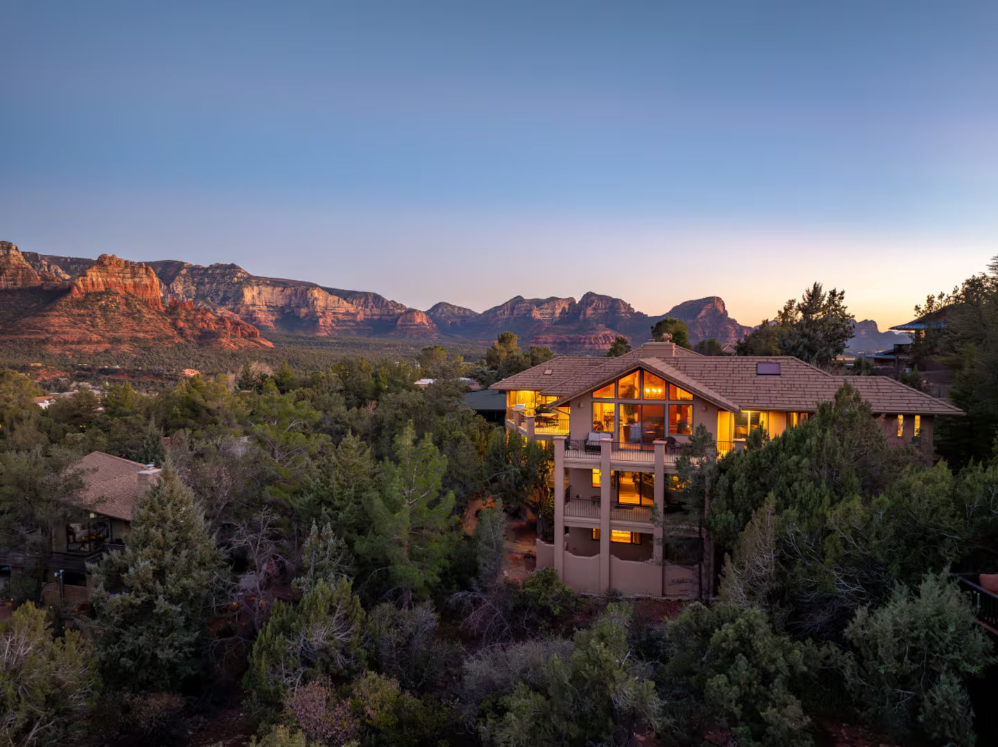 Sedona, AZ - 5 Days & 4 Nights All-Inclusive Canyon Yoga, Hiking & Meditation Retreat for Women