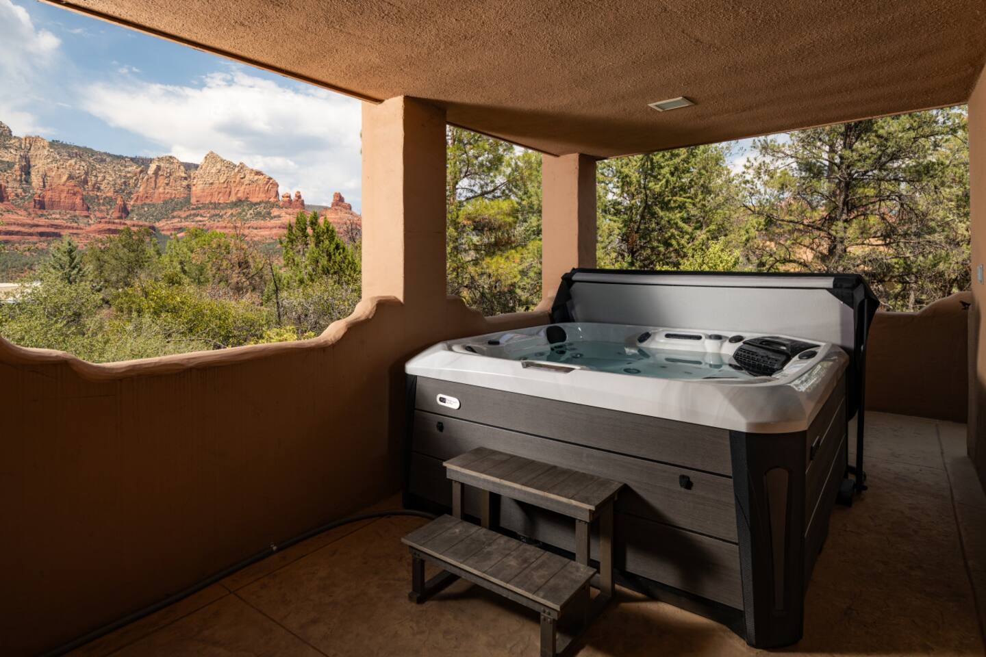Sedona, AZ - 5 Days & 4 Nights All-Inclusive Canyon Yoga, Hiking & Meditation Retreat for Women