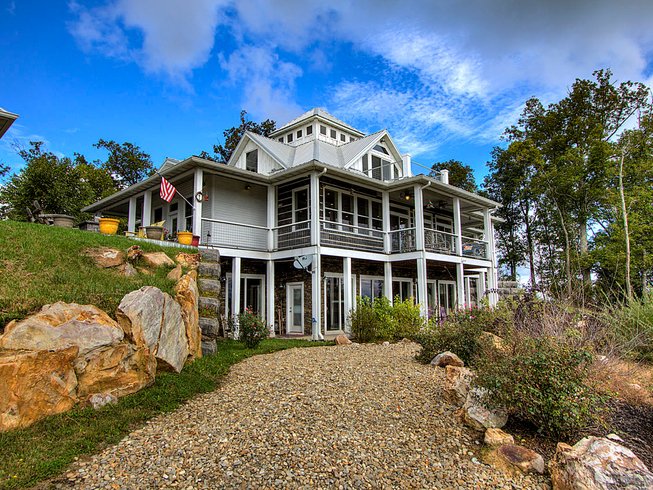 4 Days & 3 Nights All-Inclusive Yoga, Hiking, Spa & Meditation Retreat for Women